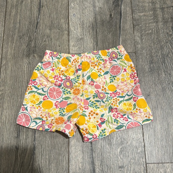 • Patagonia • Girls Lemon / Orange Floral Print Shorts
Orange / Pink / Yellow - Picture 4 of 4